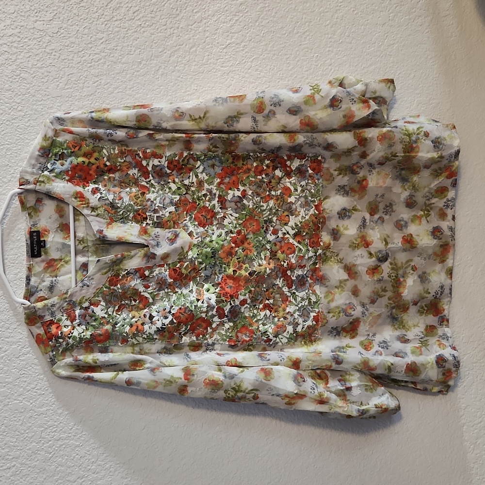 MULTIPLES MULTICOLOR LACE TOP SIZE M